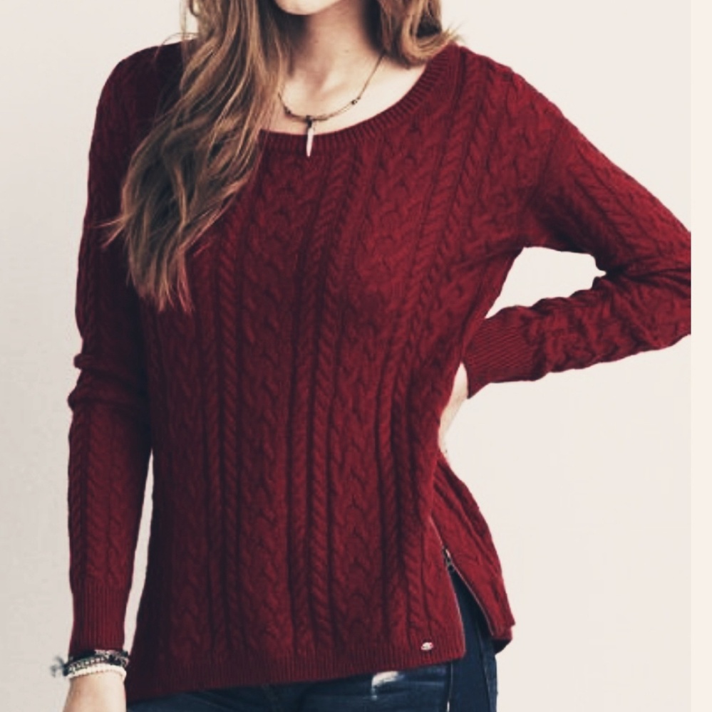 American Eagle Sweater